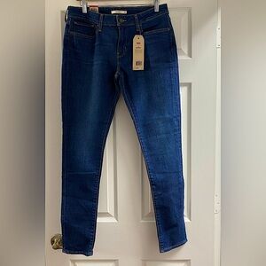 NWT Levi’s 711 skinny blue jeans 31x34